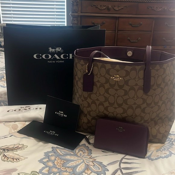 Coach Handbags - Signature Couch Tote Final Price